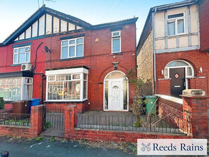 3 Bedroom Semi-Detached House For Sale In Fort Road, Prestwich, Manchester, Greater Manchester, M25
