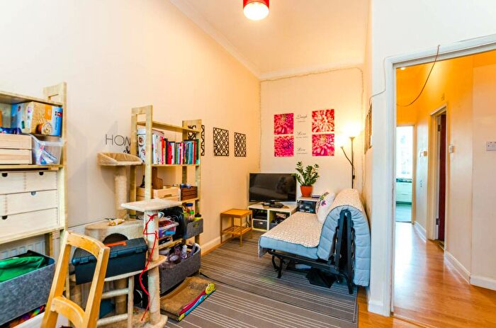 2 Bedroom Flat To Rent In Colney Hatch Lane, Colney Hatch, London, N10