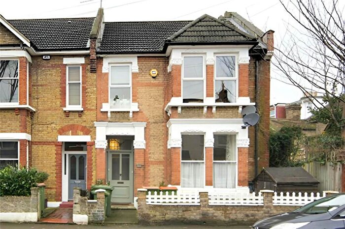 2 Bedroom Apartment For Sale In Ridley Road, Forest Gate, E7