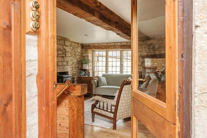 2 Bedroom Cottage For Sale In London Road, Stroud, GL5