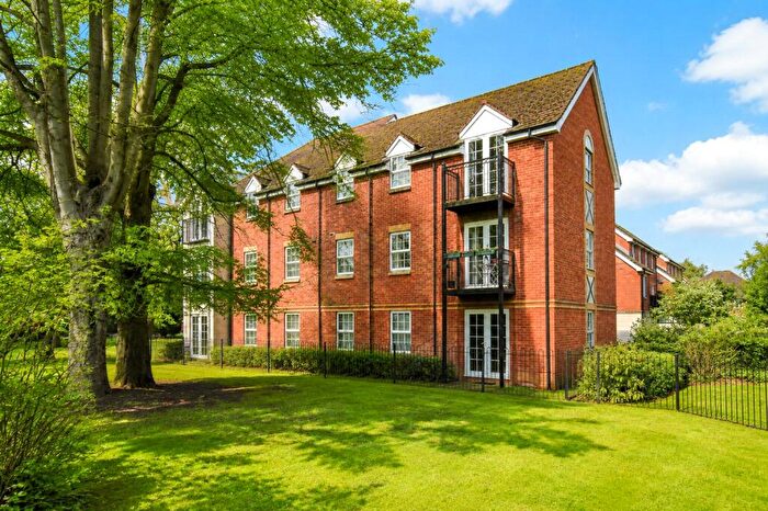 2 Bedroom Apartment For Sale In Old College Road, Newbury, Berkshire, RG14