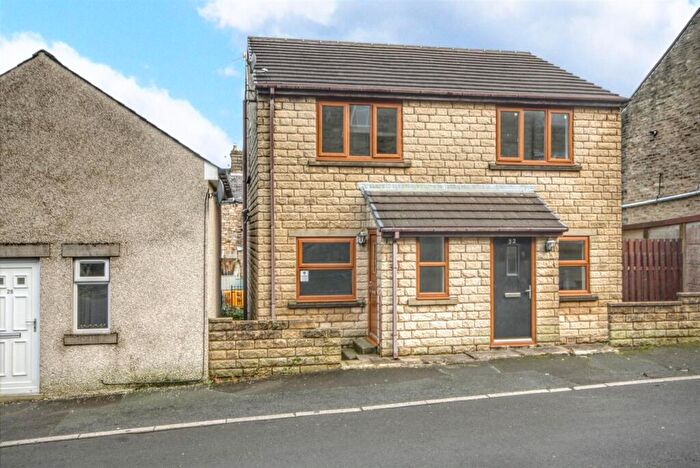 2 Bedroom Semi Detached House To Rent In York Street, Barnoldswick, BB18