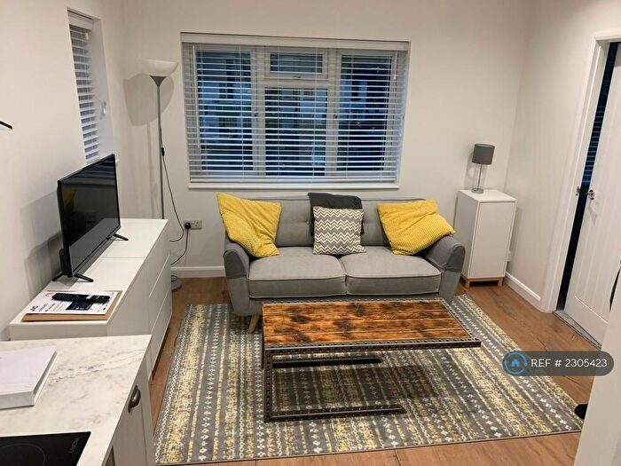 1 Bedroom Flat To Rent In Southdown Road, Harpenden, AL5