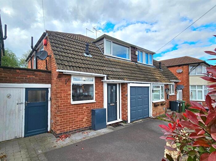 3 Bedroom Semi-Detached House For Sale In Ventnor Road, Solihull, B92