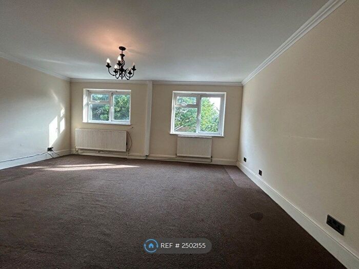 3 Bedroom Flat To Rent In Waring Road, Kent, DA14