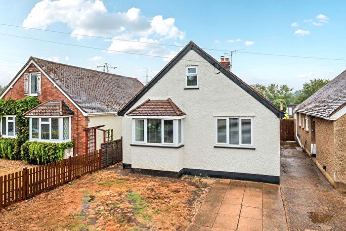 3 Bedroom Bungalow For Sale In Winern Glebe, Byfleet, KT14