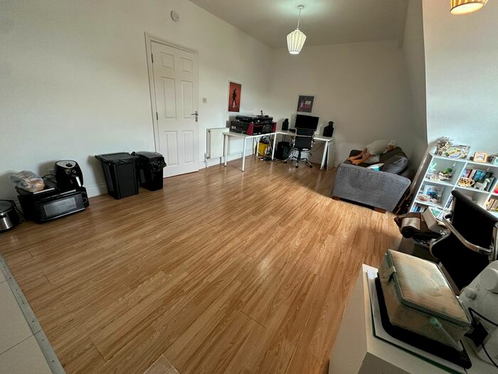 1 Bedroom Flat To Rent In The Vale, London, W3