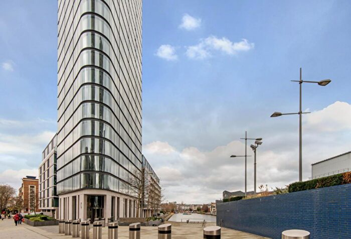 3 Bedroom Flat For Sale In Chronicle Tower, B City Road, London, EC1V