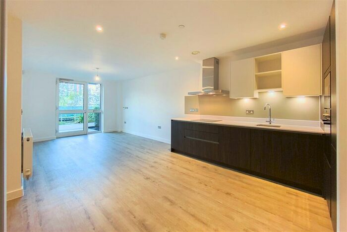 2 Bedroom Apartment To Rent In Lockside Lane, M5