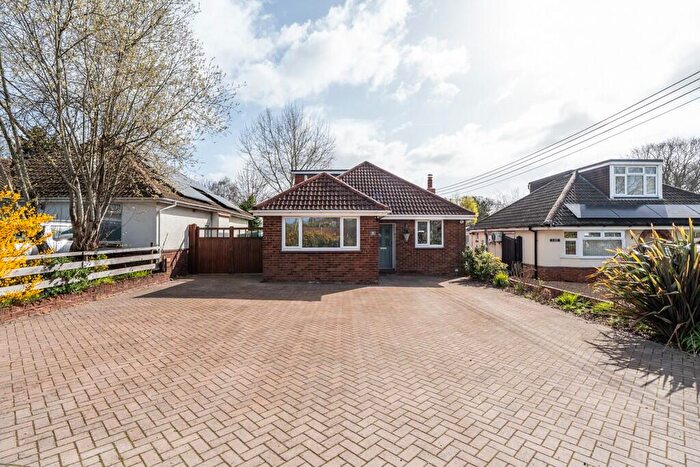 3 Bedroom Detached Bungalow For Sale In Manor Crescent, Bursledon, Hampshire, SO31