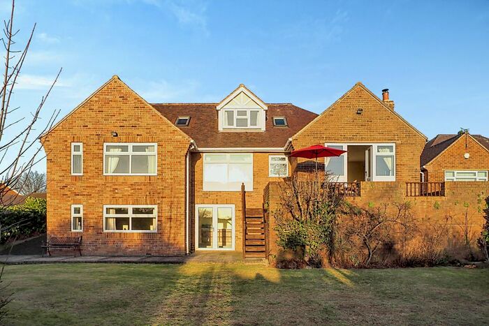 4 Bedroom Bungalow To Rent In Oakfield Walk, Barnsley, South Yorkshire, S75