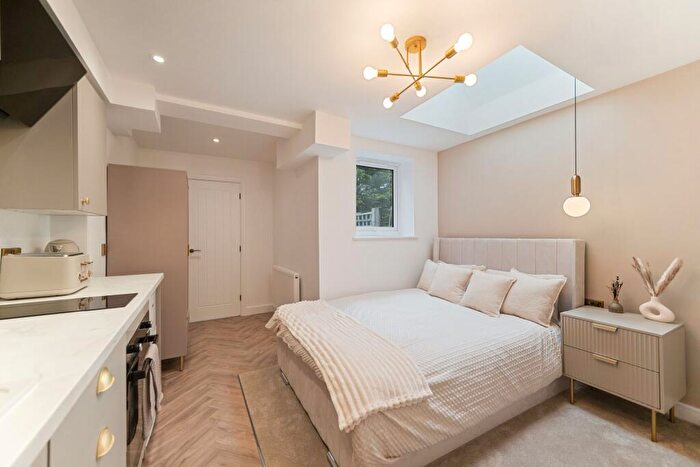 Studio To Rent In Room, Drewry Lane, DE22