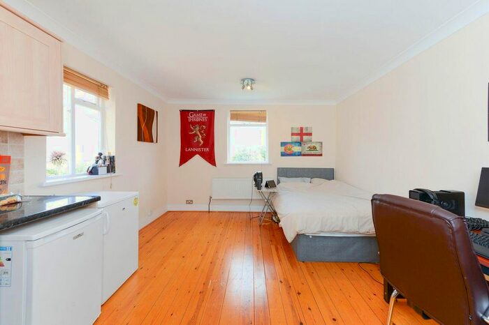 Studio To Rent In The Avenue, Ealing, W13