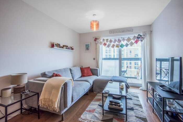 2 Bedroom Flat To Rent In Barge Walk, London, SE10