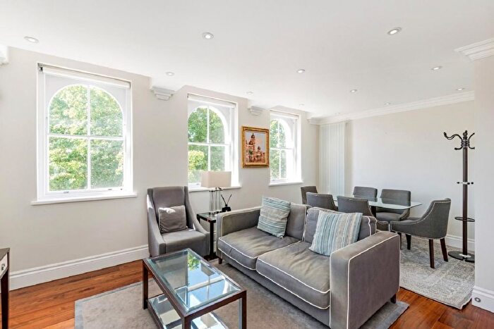 2 Bedroom Flat For Sale In Kensington Gardens Square, Bayswater, London, W2