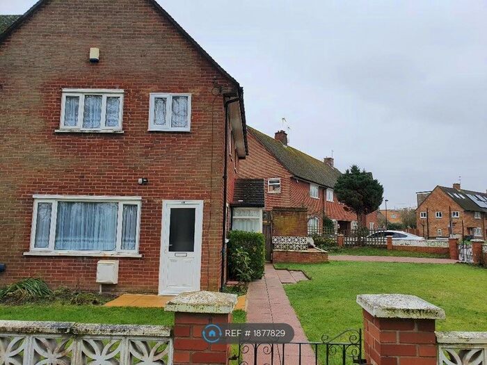 3 Bedroom Semi-Detached House To Rent In Cedar Road, Enfield, EN2