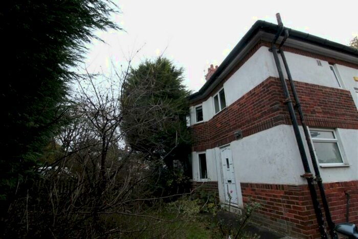 4 Bedroom Semi-Detached House To Rent In King Edward Crescent, Horsforth, LS18