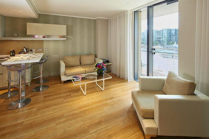 2 Bedroom Flat To Rent In Cheval Three Quays, City Of London, EC3R