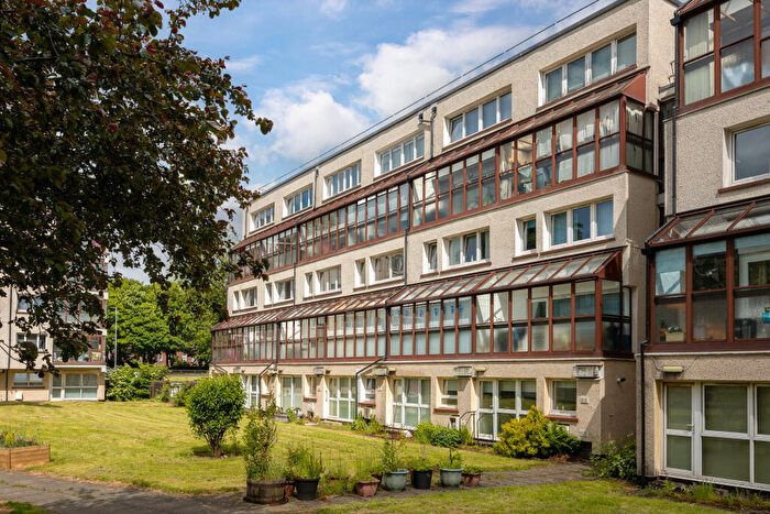 3 Bedroom Maisonette For Sale In Risk Street, Dumbarton, G82