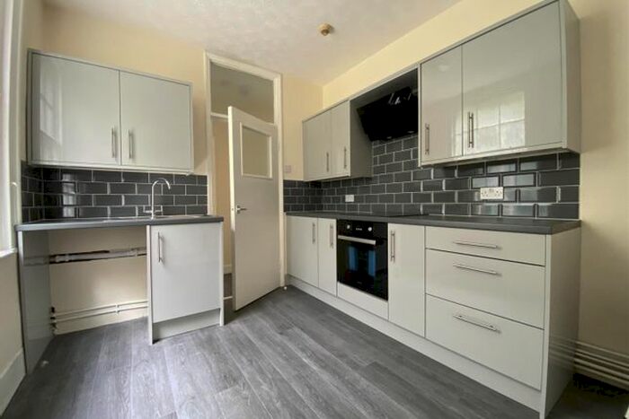 1 Bedroom Flat To Rent In East Cliff, Dover, CT16