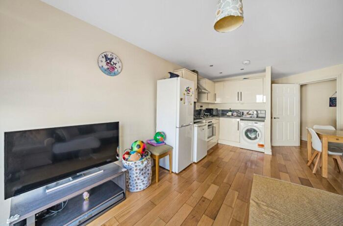 2 Bedroom Flat To Rent In Dartmouth Road, London, SE26