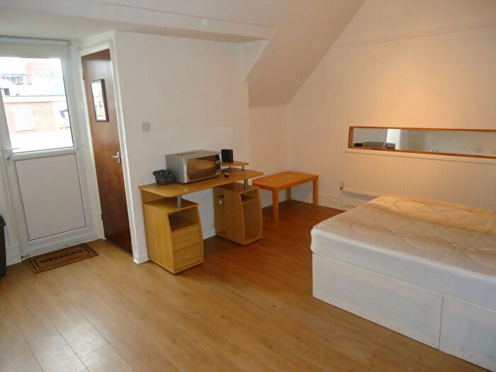 1 Bedroom Studio To Rent In Princes Avenue, Muswell Hill, N10