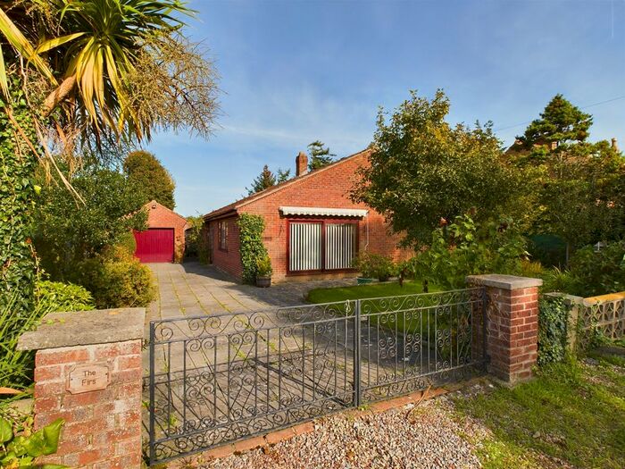 3 Bedroom Detached Bungalow For Sale In Burtle Road, Burtle, Bridgwater, TA7