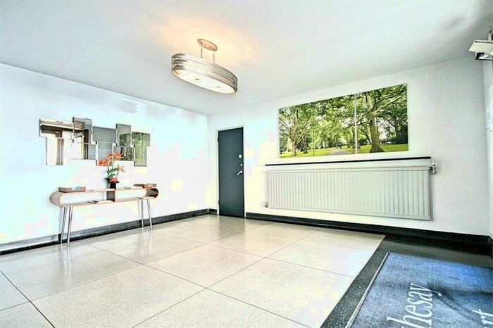 Flat To Rent In Rothesay Court, Harleyford Street, SE11