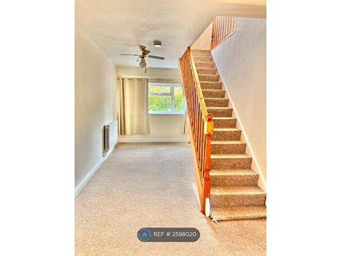 1 Bedroom Maisonette To Rent In Willow House, Wokingham, RG41