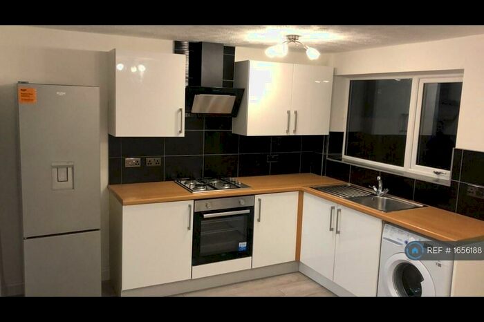 3 Bedroom Terraced House To Rent In Stubsmead, Swindon, SN3