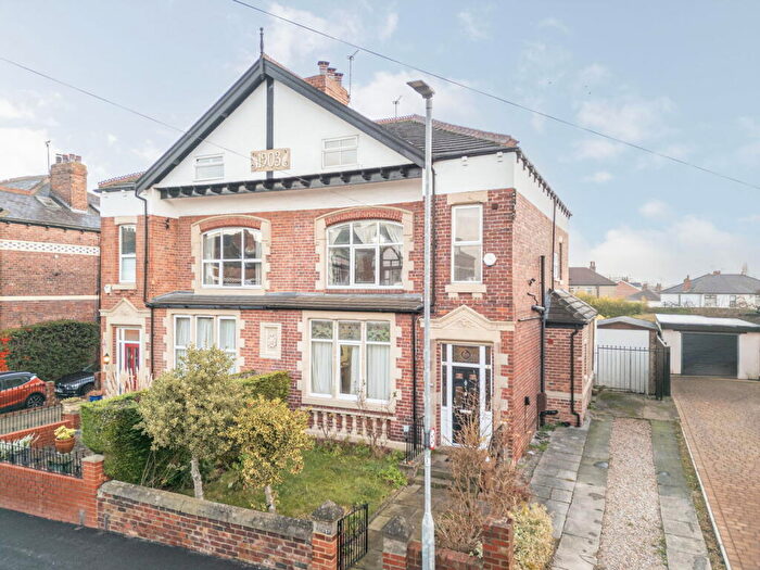 5 Bedroom Semi-Detached House For Sale In Morritt Avenue, Leeds, LS15