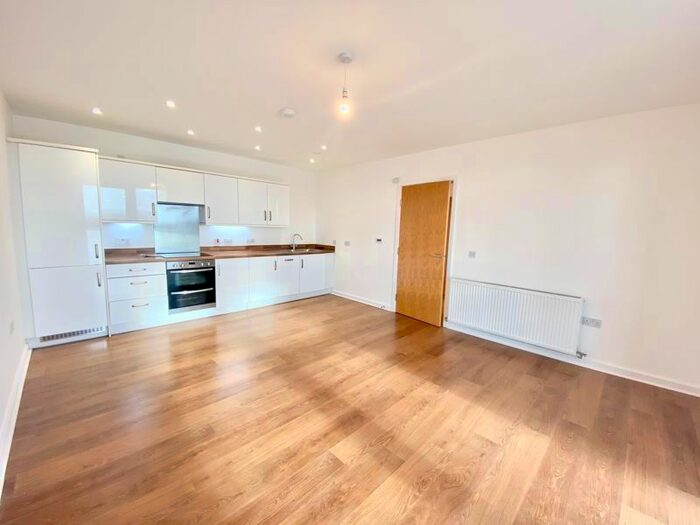 2 Bedroom Flat To Rent In Dovetail Place, Lawrence Road, Seven Sisters, N15