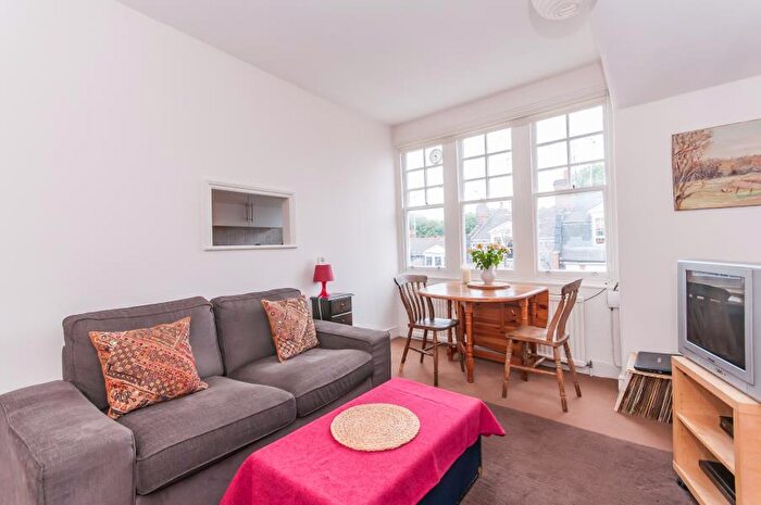 2 Bedroom Flat To Rent In Milton Road, Highgate, N6