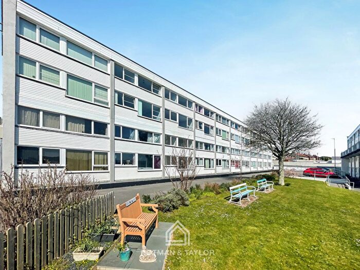 3 Bedroom Flat For Sale In Marine Court, Torpoint, PL11