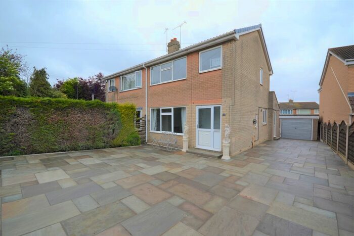 3 Bedroom Semi-Detached House To Rent In Windmill Drive, Wadworth, Doncaster, DN11