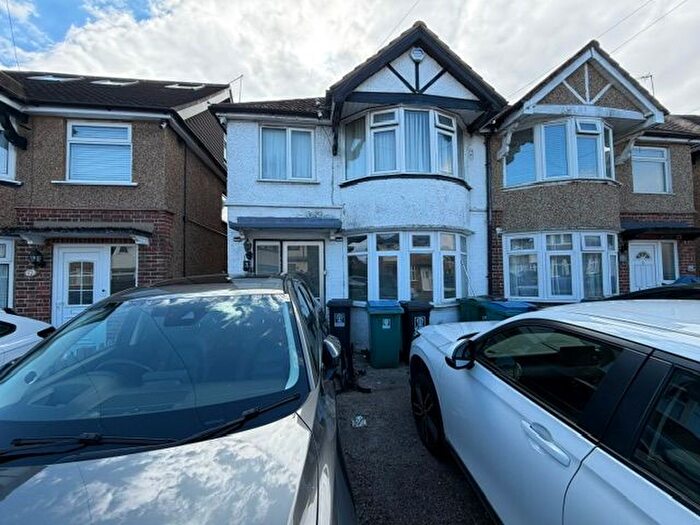 1 Bedroom Flat To Rent In Maytree Crescent, Watford, WD24