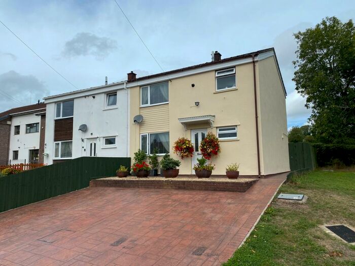 4 Bedroom Semi-Detached House For Sale In Bryn Teg Place, Little Mill, Pontypool, NP4