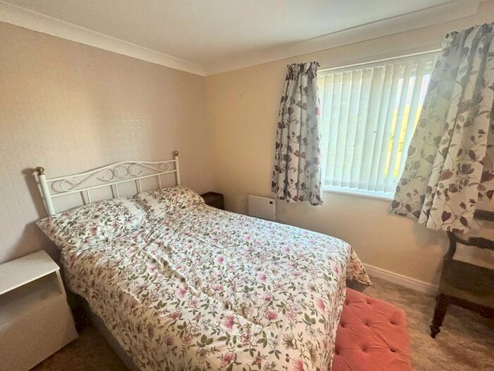 2 Bedroom Flat For Sale In Rhos Promenade, Rhos On Sea, Colwyn Bay, LL28