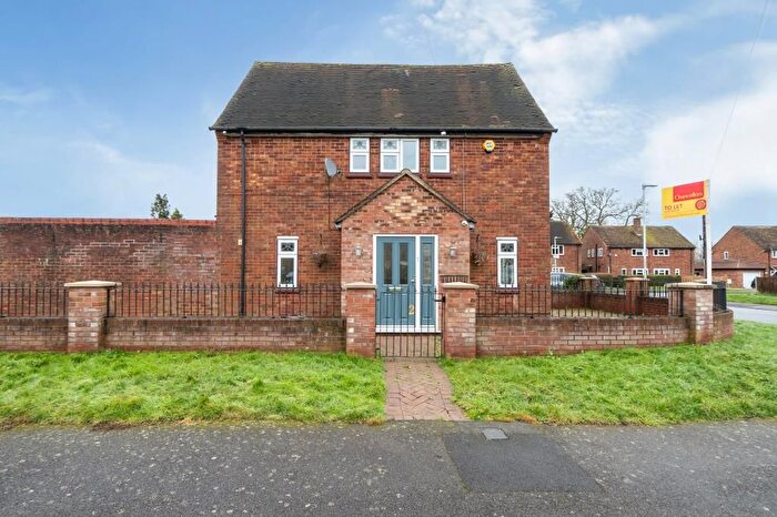 3 Bedroom Semi-Detached House To Rent In Newdigate Green, Harefield, UB9