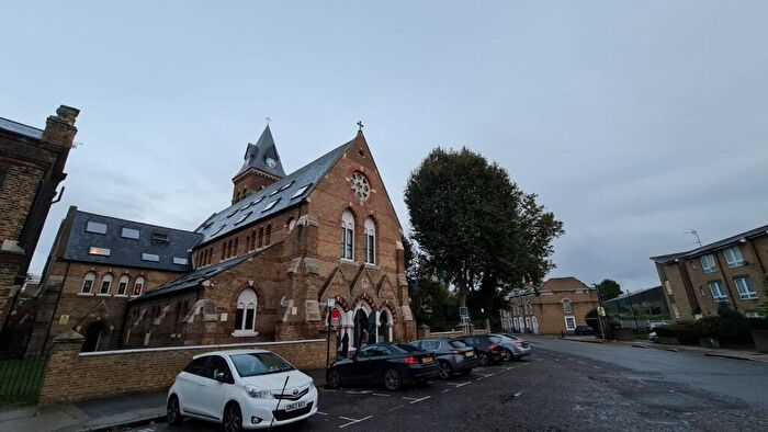 1 Bedroom Flat To Rent In St Michaels Court, St Leonards Road, Tower Hamlets, London, E14