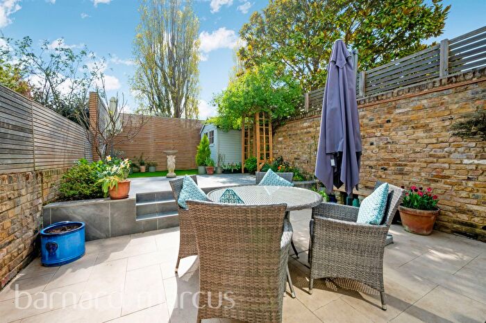 2 Bedroom Flat For Sale In Melrose Road, London, SW18