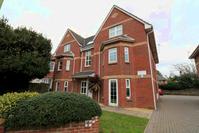 2 Bedroom Flat To Rent In Please Apply Online And Not By Calling The Office Boscombe, Bournemouth, BH5