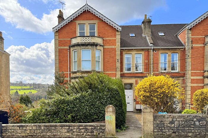 2 Bedroom Flat For Sale In Newbridge Hill, Bath, BA1