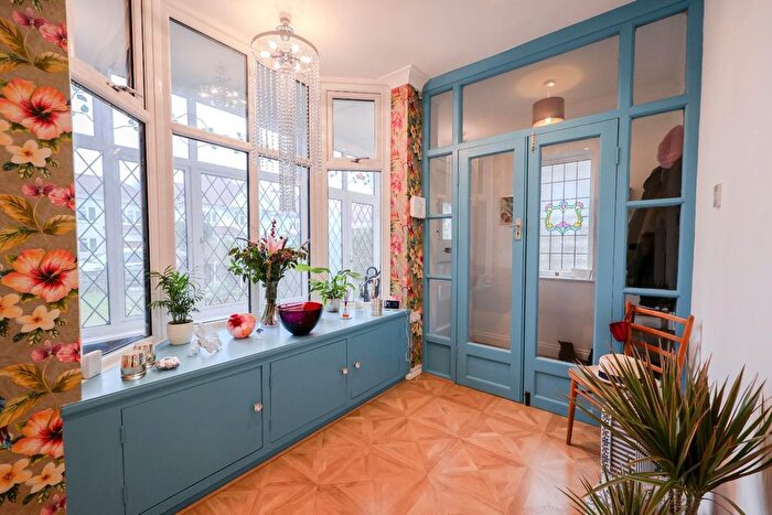 4 Bedroom Detached House For Sale In Tyrone Road, Southend-On-Sea, SS1
