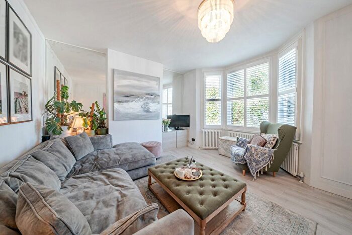 2 Bedroom Flat For Sale In Harbut Road, London, SW11