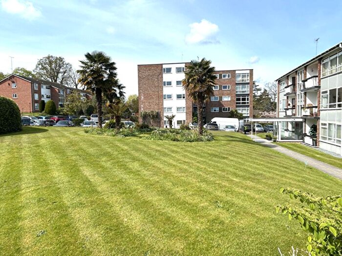 2 Bedroom Apartment For Sale In Paddockhall Road, Haywards Heath, RH16