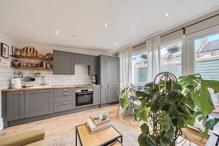 1 Bedroom Flat For Sale In Bridges Road Mews, Wimbledon, London, SW19