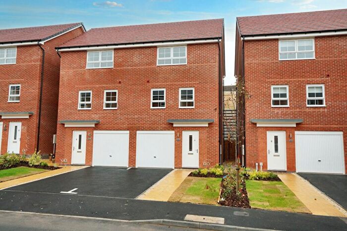 3 Bedroom Semi-Detached House To Rent In Hillcrest Road, Nuneaton, Warwickshire, CV10