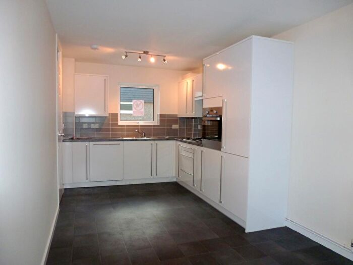 2 Bedroom House To Rent In Domville Close, Whetstone, London, N20