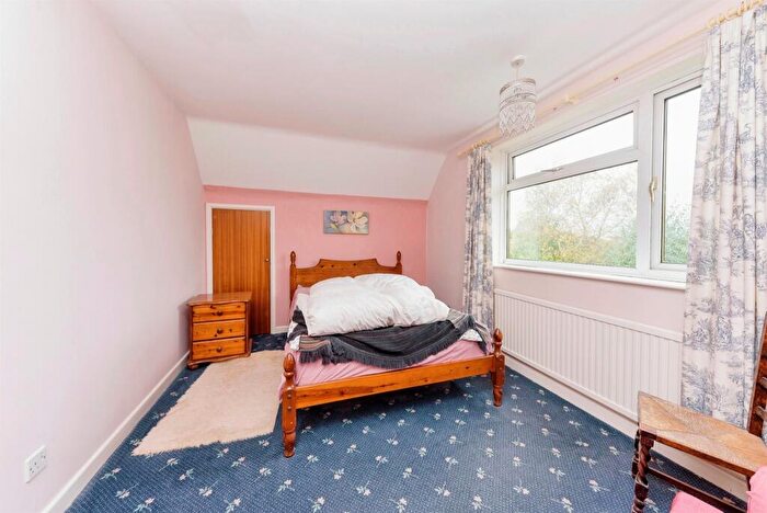 3 Bedroom Chalet For Sale In Stamford Close, Market Deeping, Peterborough, PE6